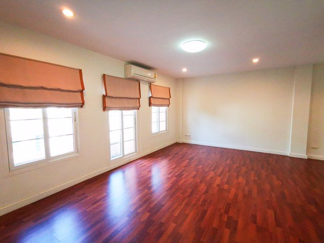 tk82-ให้เช่าทาวน์โฮม-3ชั้น-ทาวน์โฮม-urban-สาทร-ใกล้bts-บางหว้า-5-ห้องนอน-5-ห้องน้ำ-จอดรถได้-2-คัน