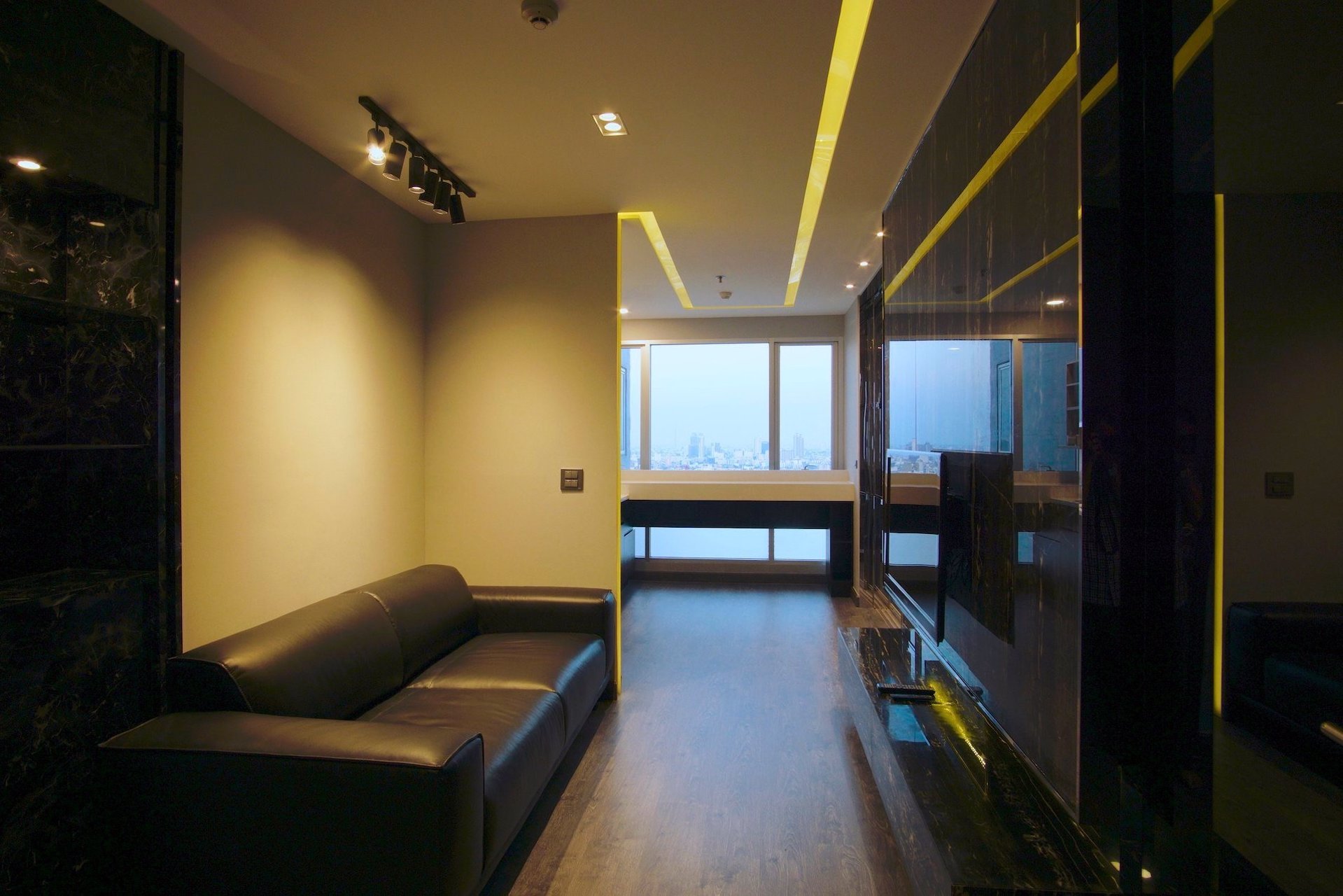 ขายคอนโดทำเลทองใจกลางเมือง-ริธึ่ม-พหล-อารีย์-อาคาร-1-ชั้น-28-ขนาดห้อง-456-ตรม