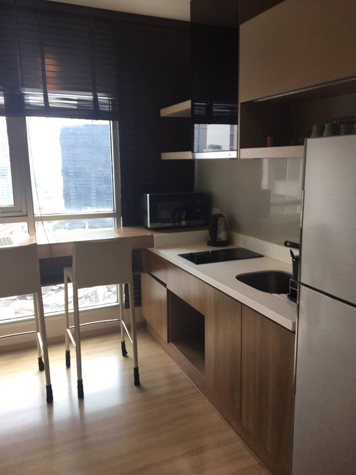 ให้เช่าคอนโดทำเลดี-ริธึ่ม-สาทร-rhythm-sathorn-for-rent-level-21-size-35-sqm