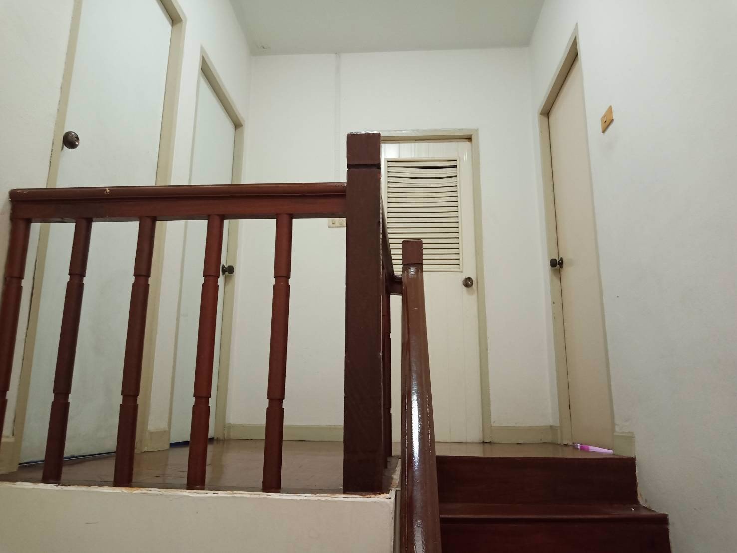 ขายด่วน-ทาวน์เฮาส์-2-ชั้น-หมู่บ้านฟ้าลากูน-คลอง2-เนื้อที่-18-ตารางวา-ราคาเพียง-155-ล้านบาท