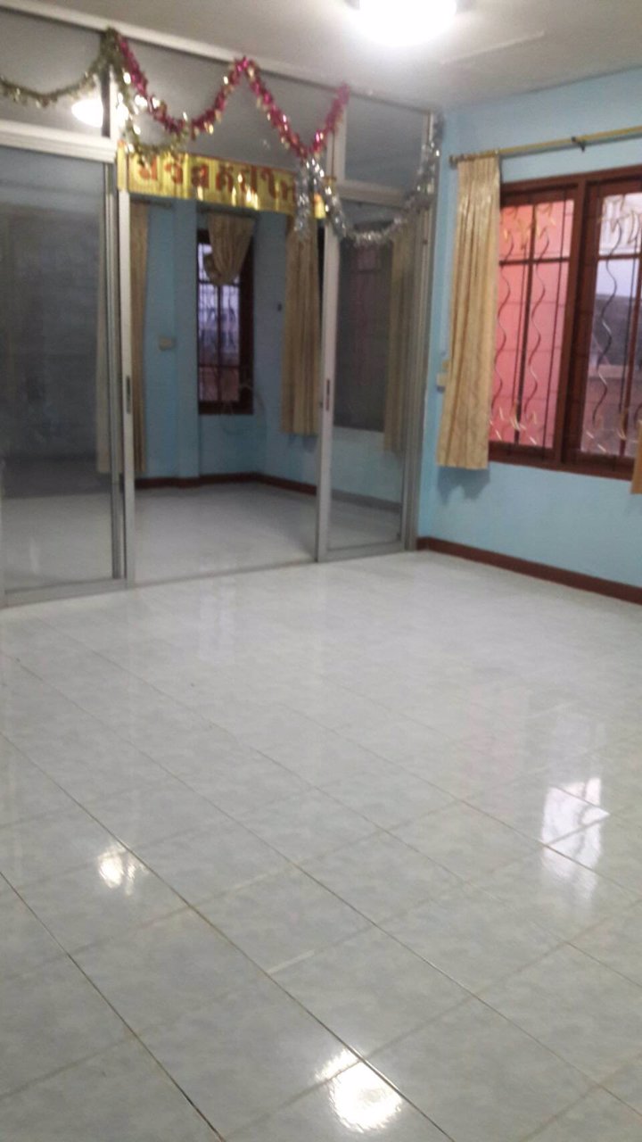 ขายด่วน-ทาวน์เฮาส์-2-ชั้น-หลังมุม-หมู่บ้านฟ้าลากูน-คลอง2-เนื้อที่-24-ตารางวา-ราคาเพียง-190-ล้านบาท