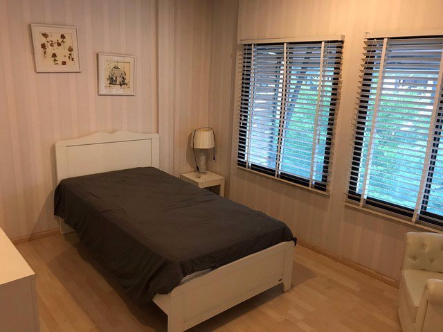 ด่วนให้เช่าทาวน์โฮม-3-ชั้น-หมู่บ้าน-areeya-mova-อารียาโมวา-เกษตร-นวมินทร์-ราคา-25000-บาท