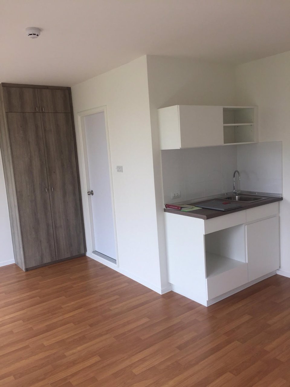 ขายด่วน-คอนโด-ลุมพินี-เพลส-บางนา-กม3-อาคาร-c-ชั้น-2-ห้องมุม-ขนาดห้อง-23-ตรม-ราคา-159-ล้านบาท