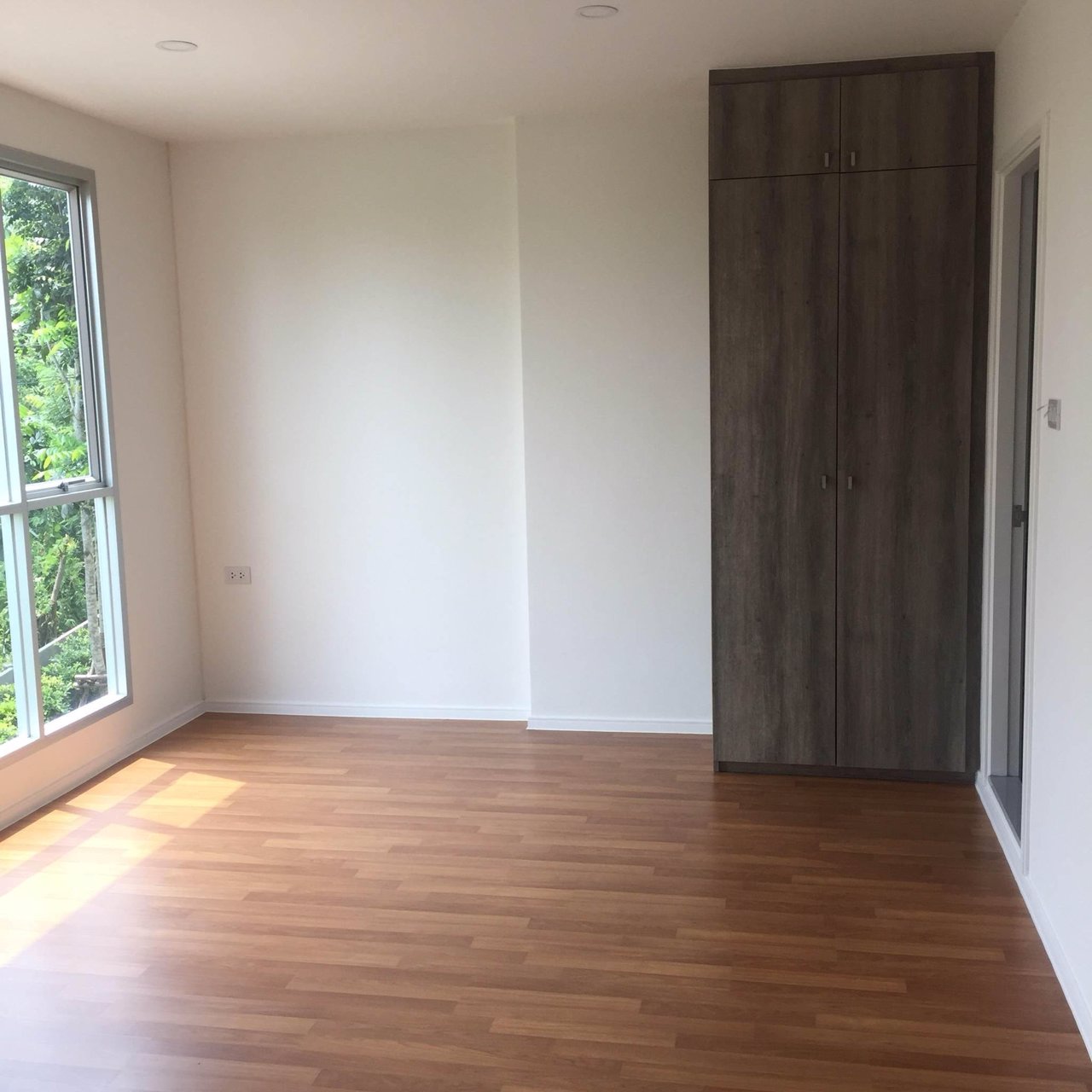 ขายด่วน-คอนโด-ลุมพินี-เพลส-บางนา-กม3-อาคาร-c-ชั้น-2-ห้องมุม-ขนาดห้อง-23-ตรม-ราคา-159-ล้านบาท