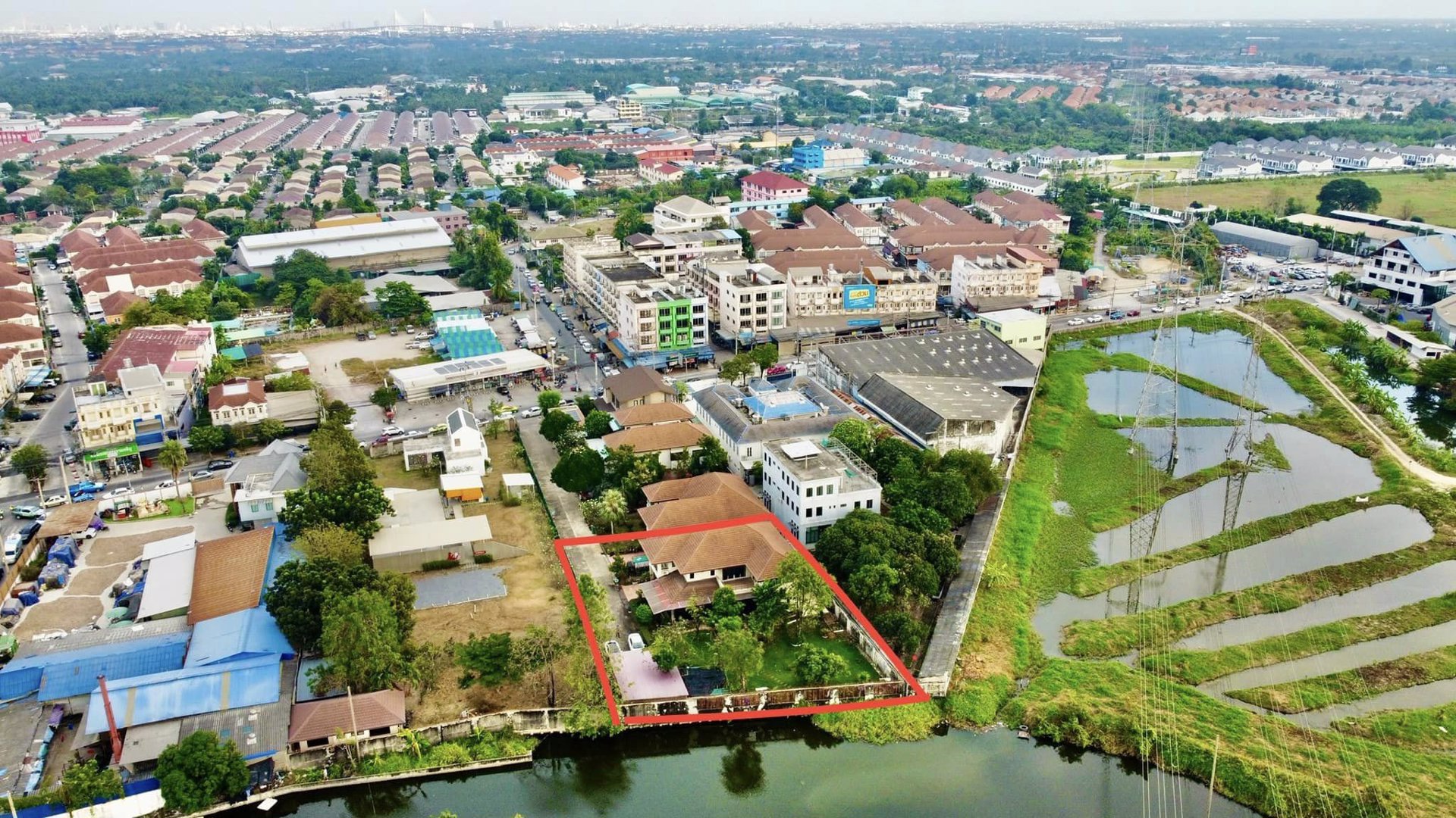 ขายด่วน-บ้านเดี่ยวหลังใหญ่-กลางเมือง-ติดน้ำ