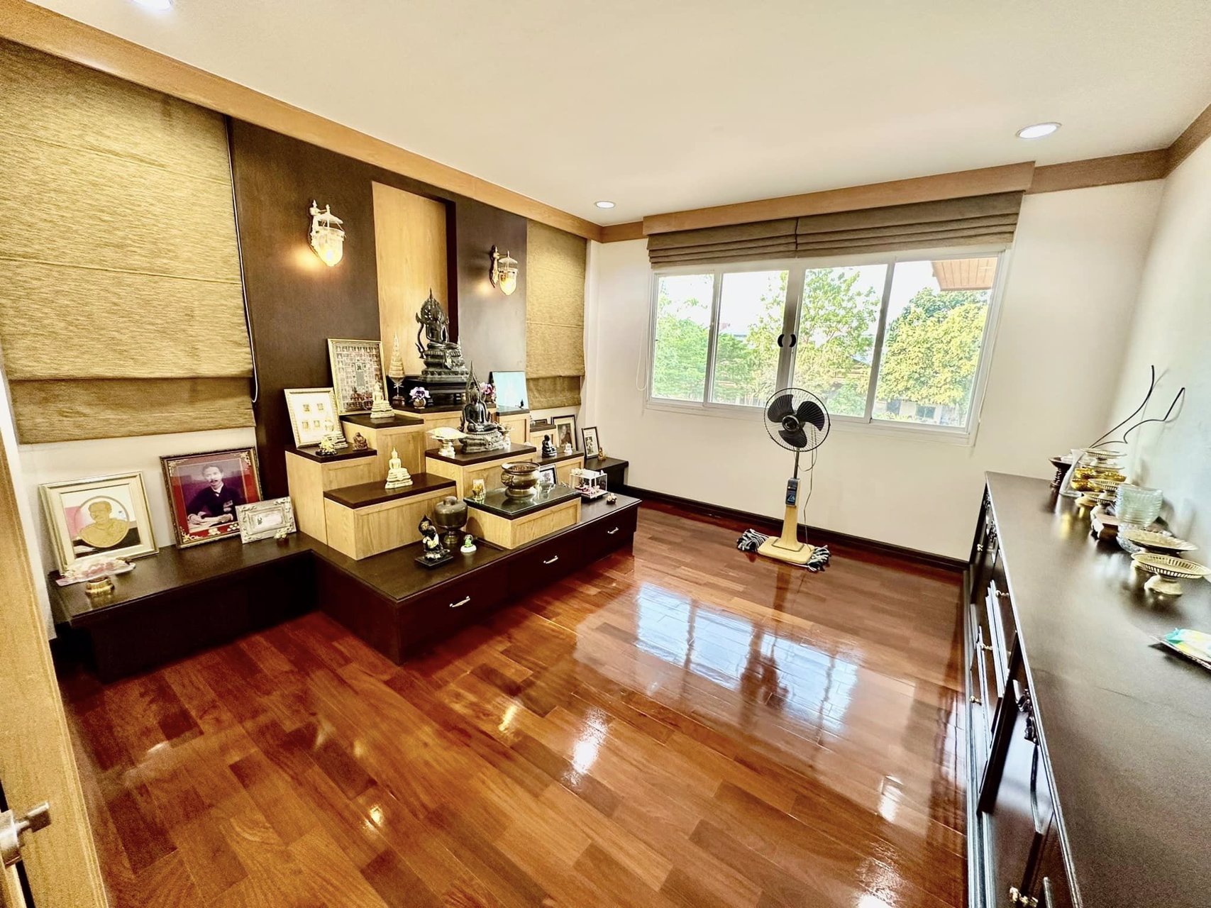 ขายด่วน-บ้านเดี่ยวหลังใหญ่-กลางเมือง-ติดน้ำ