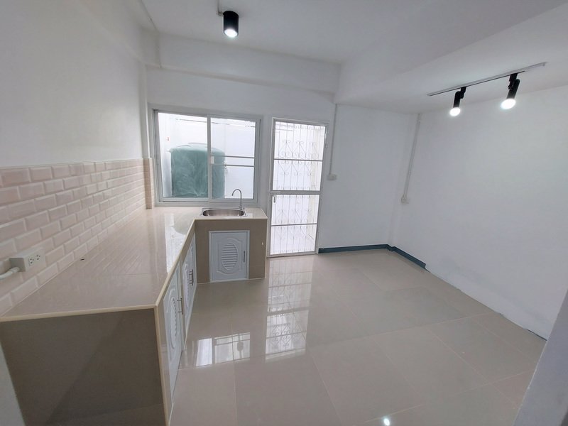 ให้เช่าทาวเฮ้าส์-2-ชั้น-หลังหัวมุม-ซอยเรวดี-57-ติวานนท์-นนทบุรี-ตกแต่งเพิ่งเสร็จ-ใหม่เอี่ยม-ราคาถูก