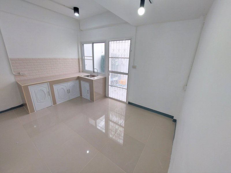 ให้เช่าทาวเฮ้าส์-2-ชั้น-หลังหัวมุม-ซอยเรวดี-57-ติวานนท์-นนทบุรี-ตกแต่งเพิ่งเสร็จ-ใหม่เอี่ยม-ราคาถูก