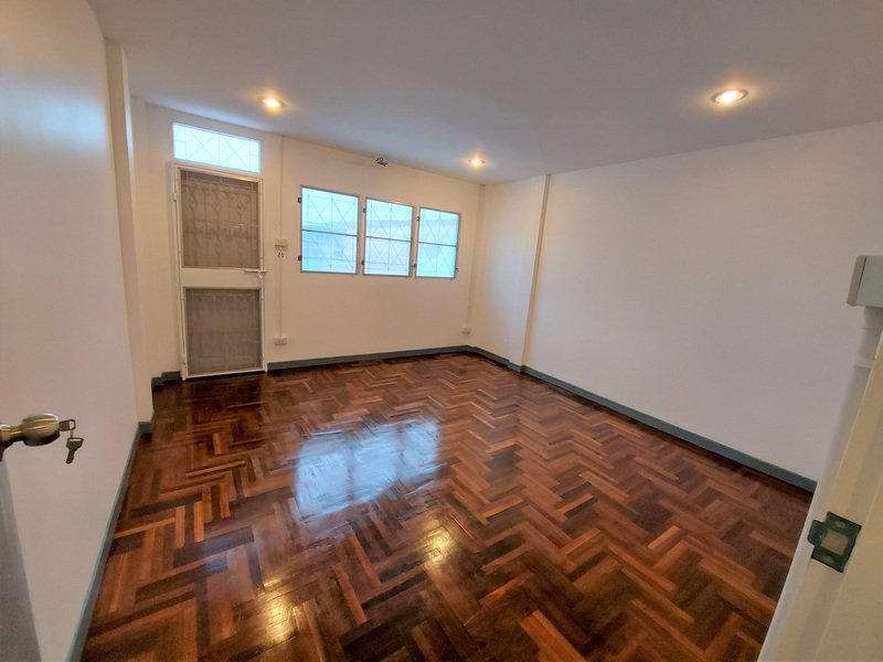 ให้เช่าทาวเฮ้าส์-2-ชั้น-หลังหัวมุม-ซอยเรวดี-57-ติวานนท์-นนทบุรี-ตกแต่งเพิ่งเสร็จ-ใหม่เอี่ยม-ราคาถูก