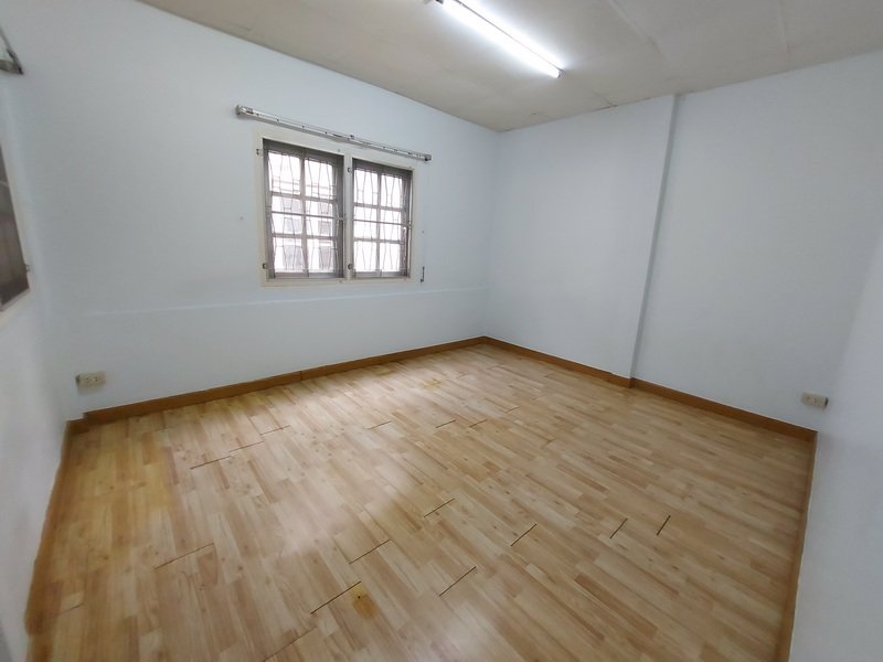 ขายทาวเฮ้าส์-3750-ตรว-หมู่บ้านชินเขต-1-ซอยงามวงศ์วาน-43-ชินเขต-1-33-หลังริม