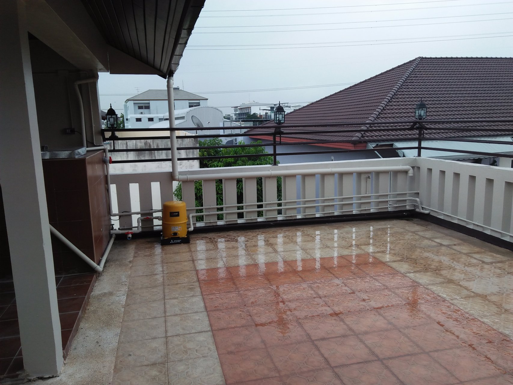 ขายหรือให้เช่า-บ้าน-หมู่บ้าน-ฐิตพร-เกษรา-ซอย-พัฒนาการ-29-แยก-3-ข-บ้านตกแต่งหรือ-แข็งแรง-ใหม่เอี่ยม