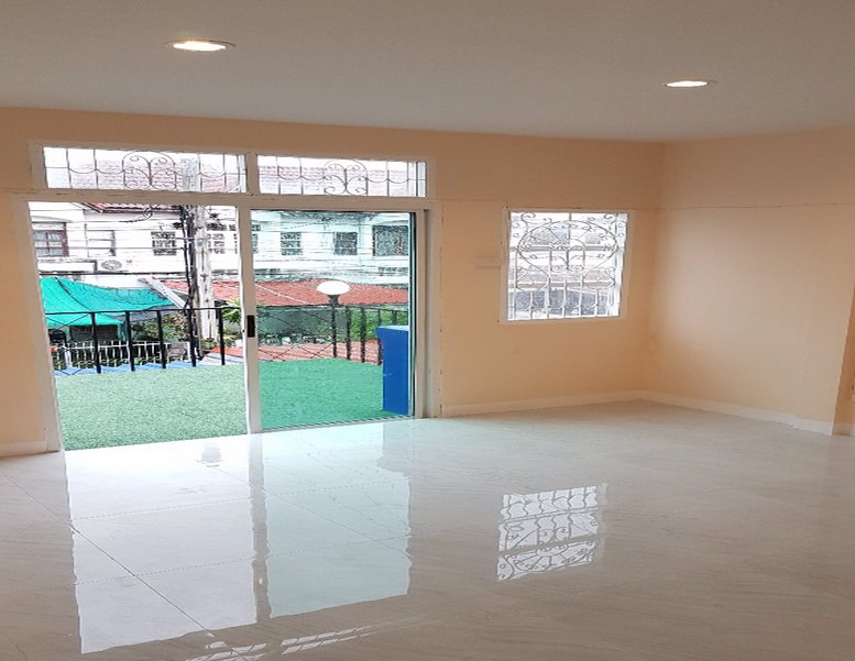 ขายทาวเฮาส์ถนนรัตนาธิเบศใกล้ท่าอิฐนั่งเก้าเดินมาbtsได้สถานีบางรักใหญ่-2ห้องนอน-2น้ำ-1ห้องครัว-18-วา