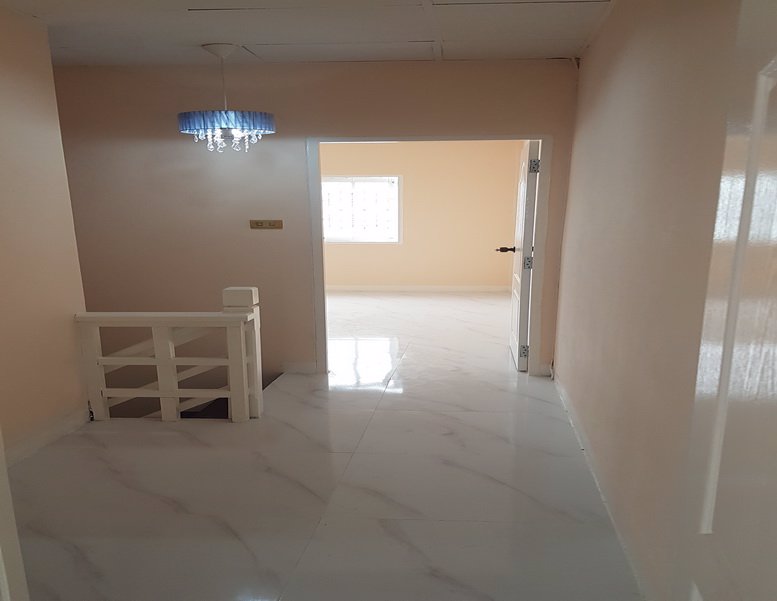 ขายหมู่บ้านหงส์ประยูรใกล้ถนนรัตนาธิเบศสถานีรถไฟฟ้าแยกบางพลูเลี้ยวมาทางตลาดบางบัวทอง-5-ห้องนอน-3ชั้น