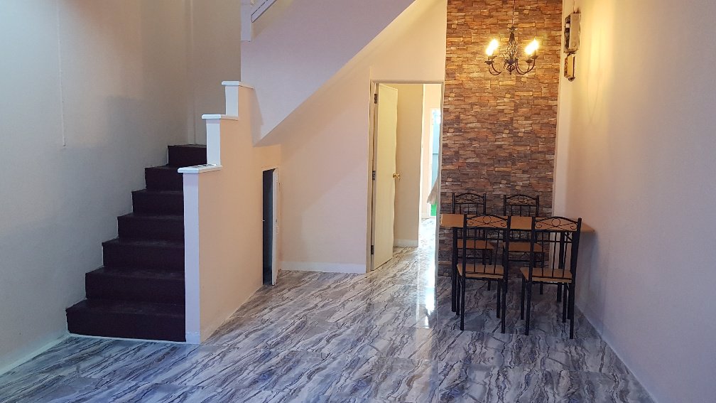 ขายหมู่บ้านหงส์ประยูรใกล้ถนนรัตนาธิเบศสถานีรถไฟฟ้าแยกบางพลูเลี้ยวมาทางตลาดบางบัวทอง-5-ห้องนอน-3ชั้น