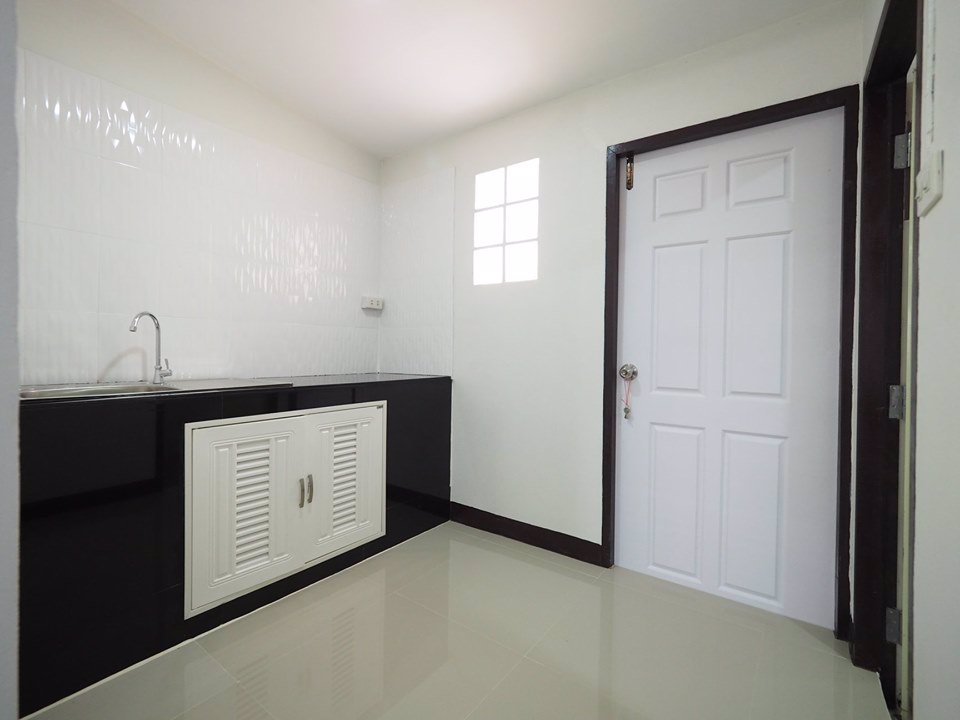 ขายราคาพิเศษ-ทาวน์เฮ้าส์-2-ชั้น-หมู่บ้านทิพย์สุวรรณ-ขนาด16-ตรว-2นอน-2น้ำ-บางบัวทอง-