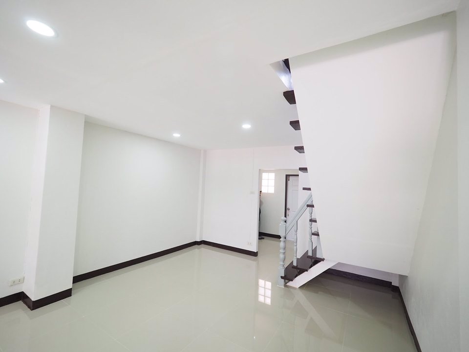 ขายราคาพิเศษ-ทาวน์เฮ้าส์-2-ชั้น-หมู่บ้านทิพย์สุวรรณ-ขนาด16-ตรว-2นอน-2น้ำ-บางบัวทอง-