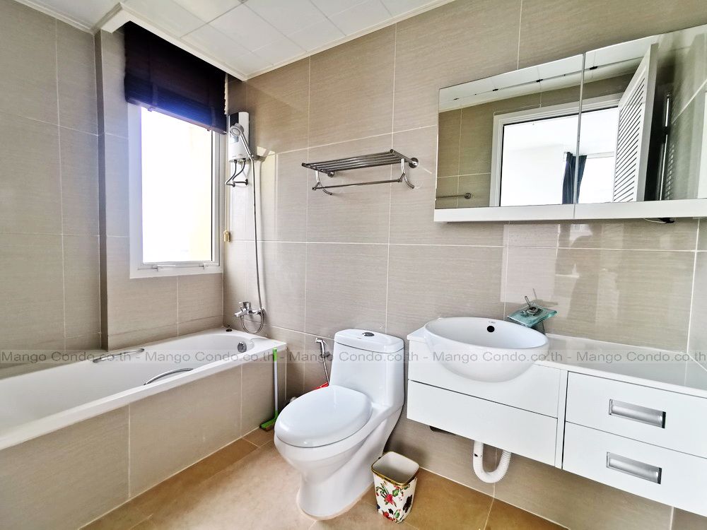 tc-green-rama9-for-rent-26000-baht-2bed-2bath-size-70sqm-on-29th-floor-ready-to-move-in