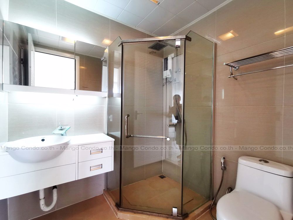tc-green-rama9-for-rent-26000-baht-2bed-2bath-size-70sqm-on-29th-floor-ready-to-move-in