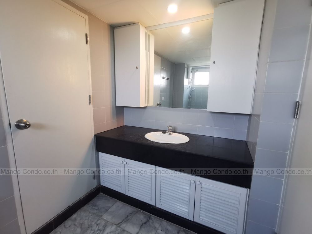 for-rent-2-bedrooms-1-bathroom-at-condo-brighton-place-soi-soonvijai-8-new-petchaburi-rd