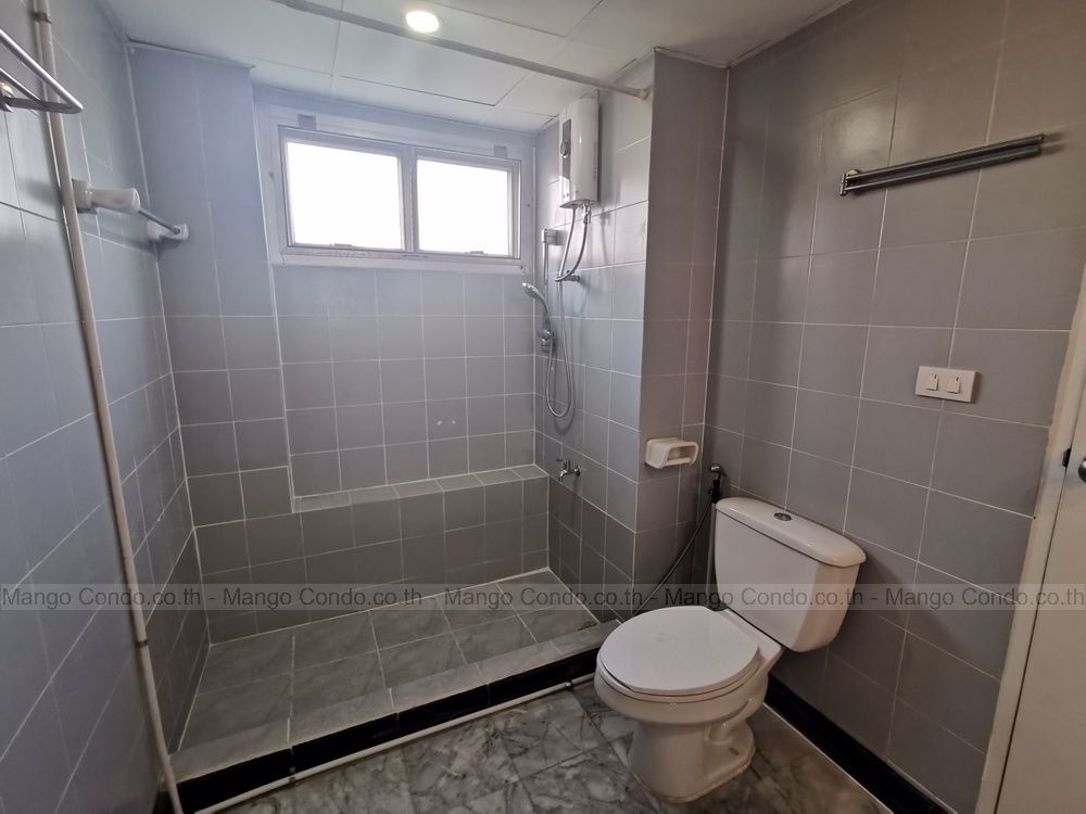 for-rent-2-bedrooms-1-bathroom-at-condo-brighton-place-soi-soonvijai-8-new-petchaburi-rd