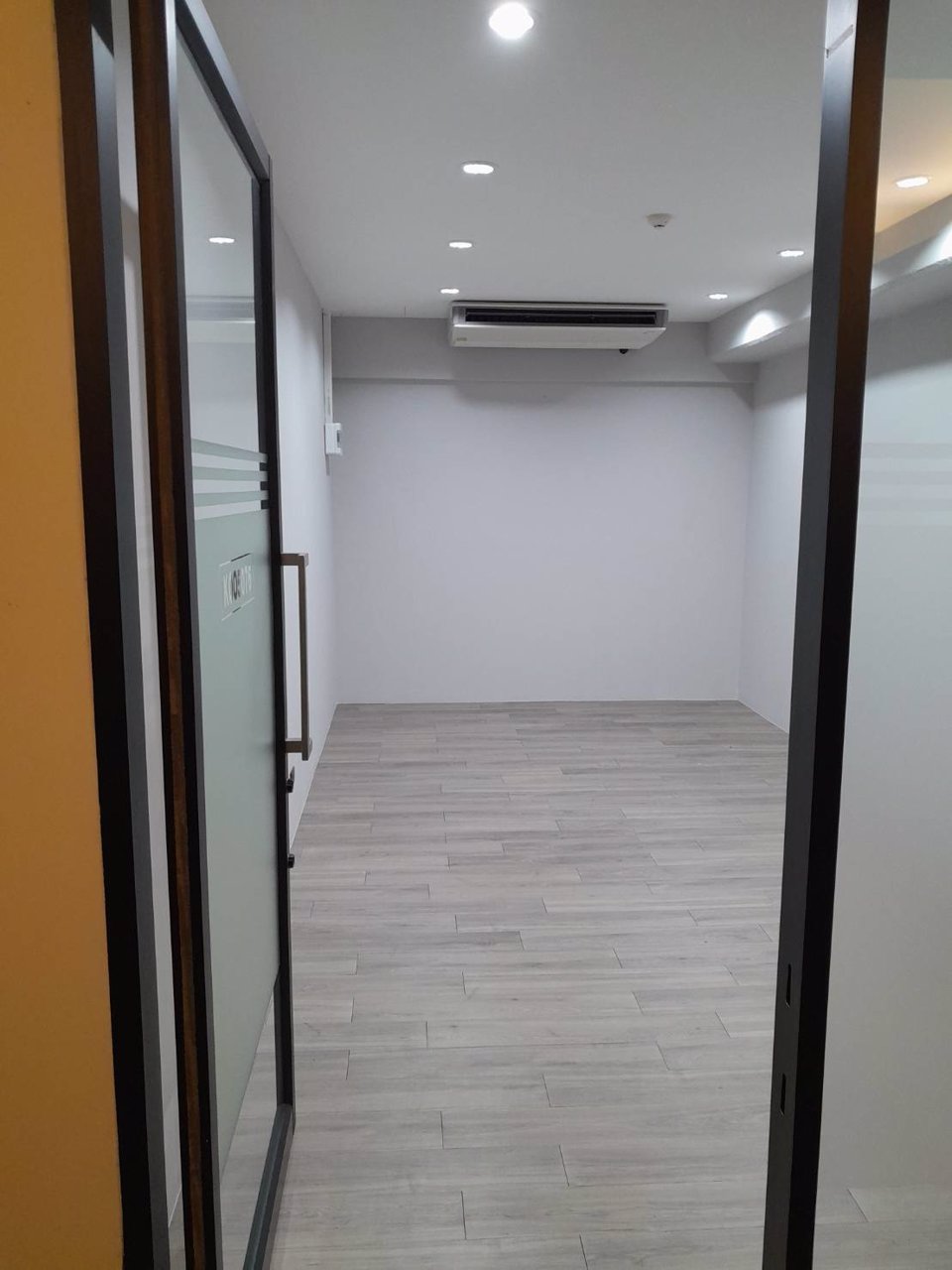 สำนักงานให้เช่าราคาถูกขนาด-115-18-ตรม-เมืองทองธานี