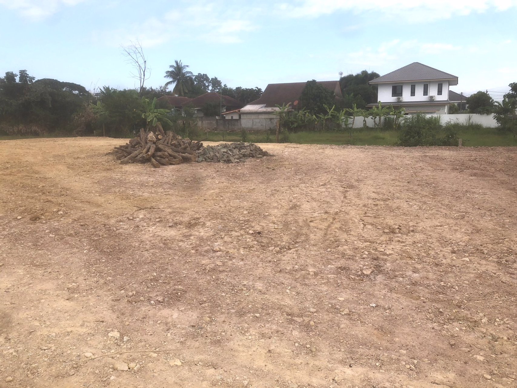 ที่ดินแบ่งขาย-5-แปลง-มีโฉนด-ตารางวาละ-9800-บาท