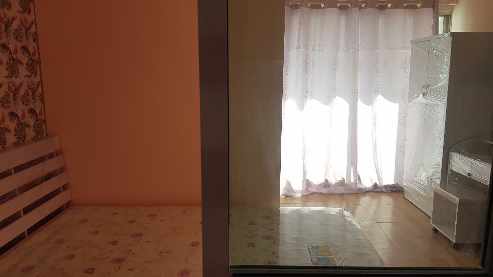 ขายคอนโดรัตนาธิเบศซอย3สะดวกการเดินทาง-ใหญ่-1ห้องนอน-1ห้องโถง-1ครัว-ตกแต่งใหม่ทั้งห้อง-พื้นห้องปูแกนิ