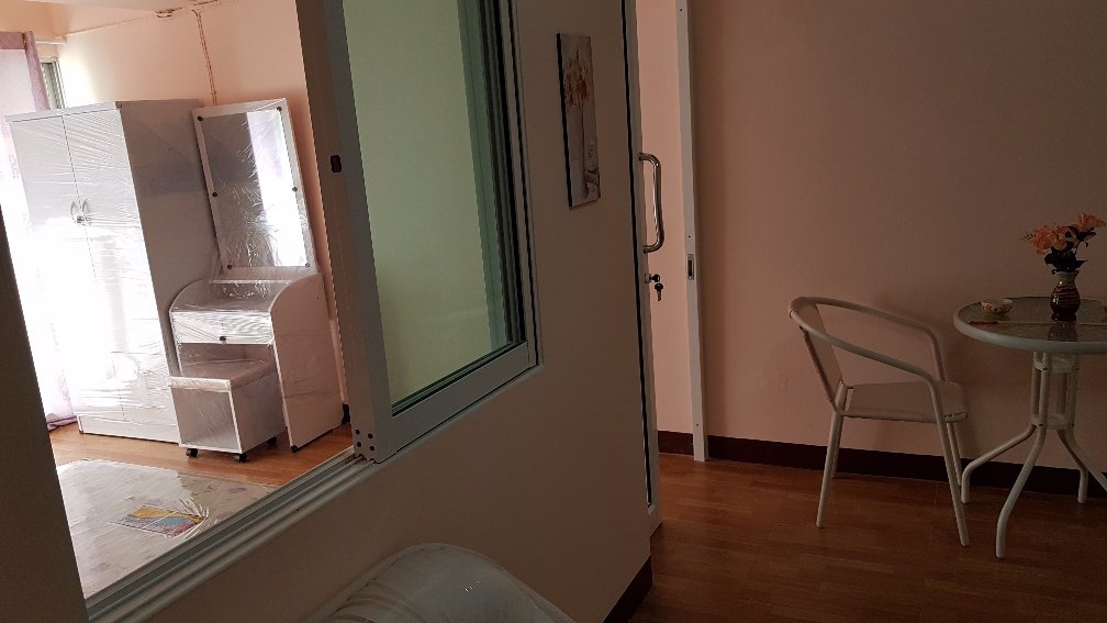 ขายคอนโดรัตนาธิเบศซอย3สะดวกการเดินทาง-ใหญ่-1ห้องนอน-1ห้องโถง-1ครัว-ตกแต่งใหม่ทั้งห้อง-พื้นห้องปูแกนิ