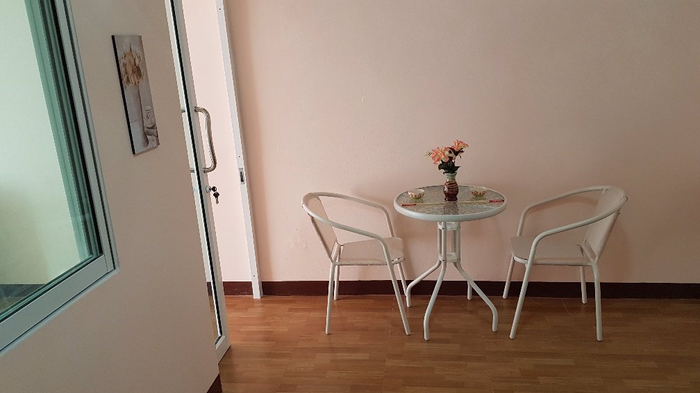 ขายคอนโดรัตนาธิเบศซอย3สะดวกการเดินทาง-ใหญ่-1ห้องนอน-1ห้องโถง-1ครัว-ตกแต่งใหม่ทั้งห้อง-พื้นห้องปูแกนิ