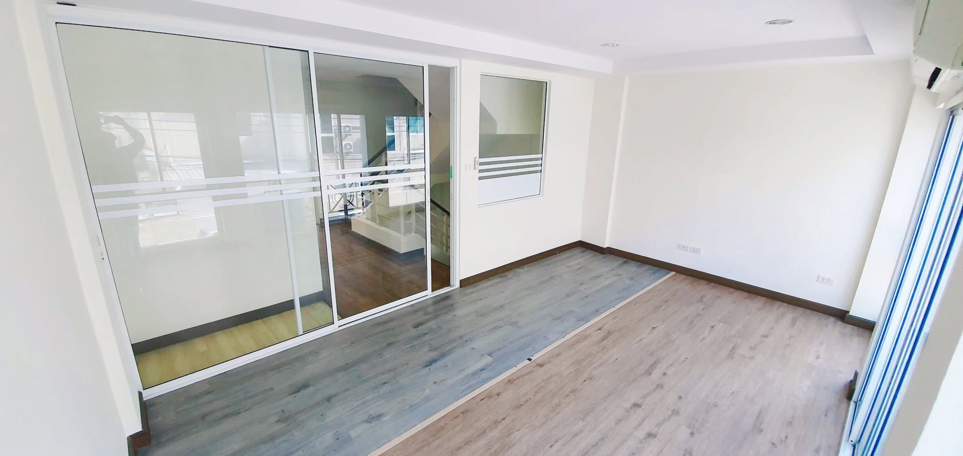 ให้เช่าโฮมออฟฟิศ-สวยๆ-4ชั้น-ติด-bts-ติดถนน-ตรงข้าม-ห้างใหญ่ห้างดัง-แค่-30เมตร