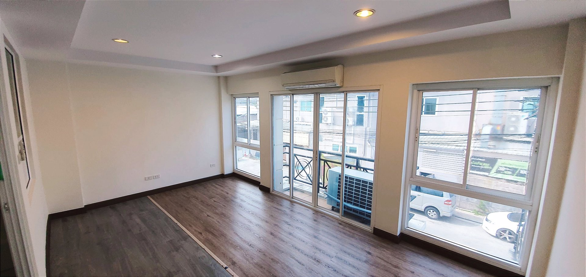 ให้เช่าโฮมออฟฟิศ-สวยๆ-4ชั้น-ติด-bts-ติดถนน-ตรงข้าม-ห้างใหญ่ห้างดัง-แค่-30เมตร