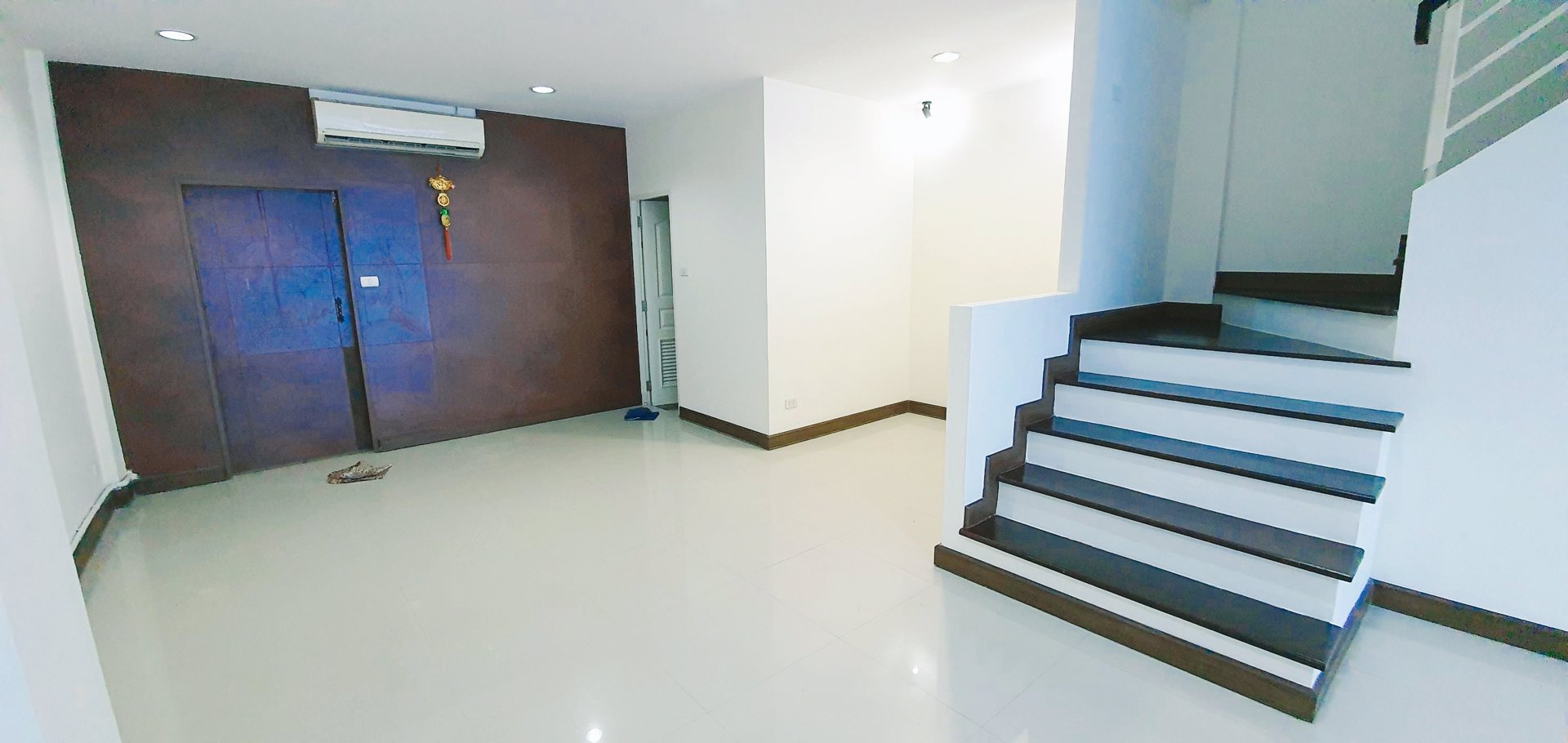 ให้เช่าโฮมออฟฟิศ-สวยๆ-4ชั้น-ติด-bts-ติดถนน-ตรงข้าม-ห้างใหญ่ห้างดัง-แค่-30เมตร