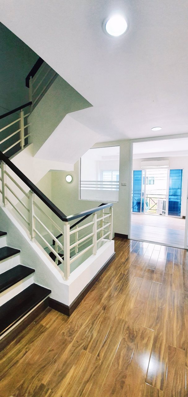 ให้เช่าโฮมออฟฟิศ-สวยๆ-4ชั้น-ติด-bts-ติดถนน-ตรงข้าม-ห้างใหญ่ห้างดัง-แค่-30เมตร