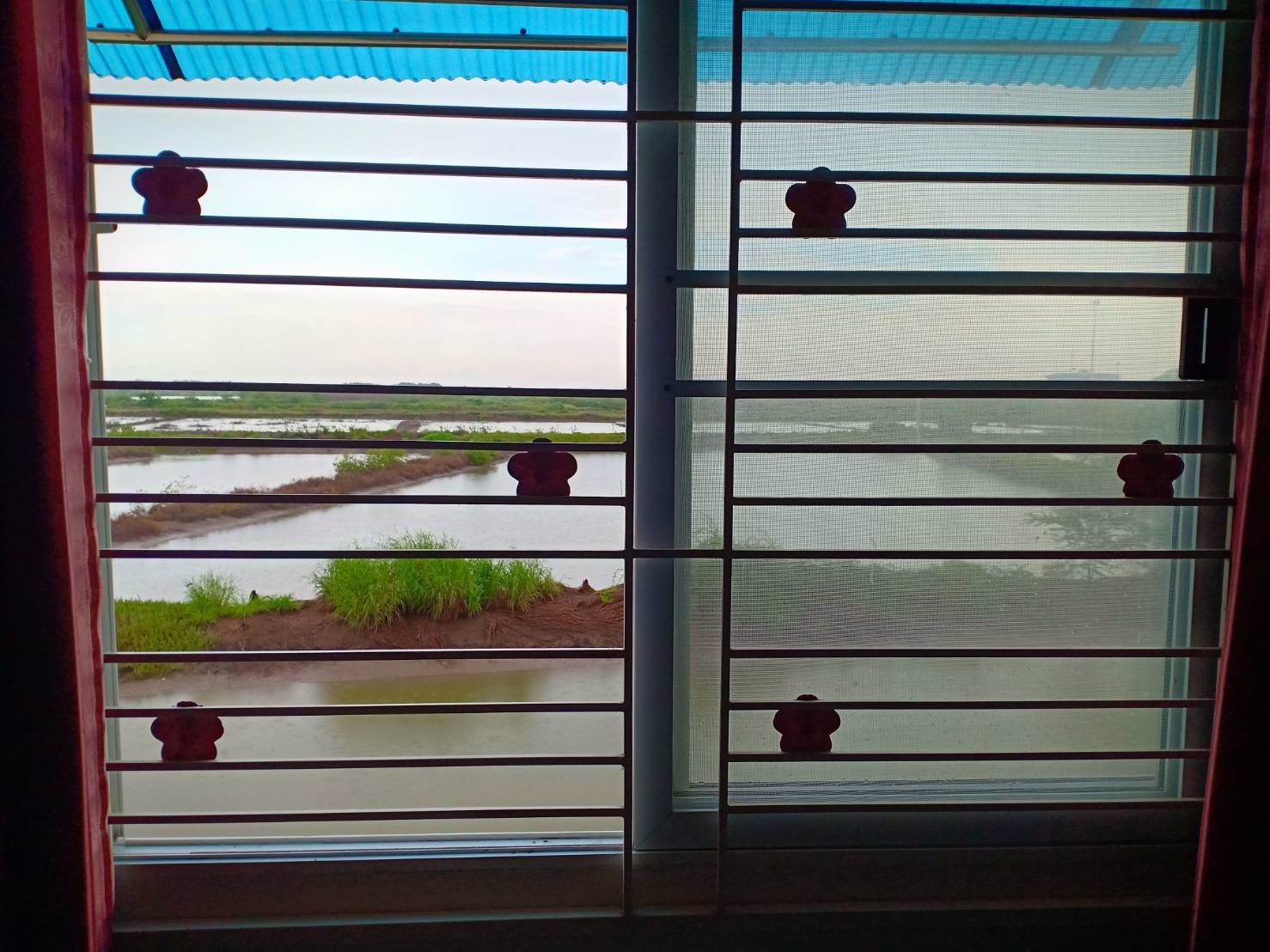 ขายบ้านแฝด-2-ชั้น-หลังริม-ใกล้สถานีขนส่ง-ชลบุรี