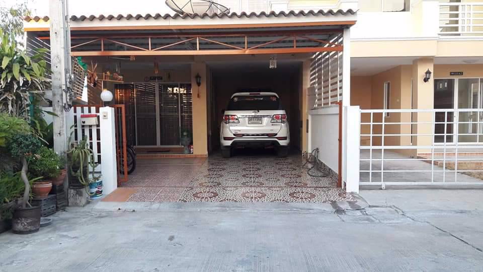 ขายบ้านแฝด-2-ชั้น-หลังริม-ใกล้สถานีขนส่ง-ชลบุรี