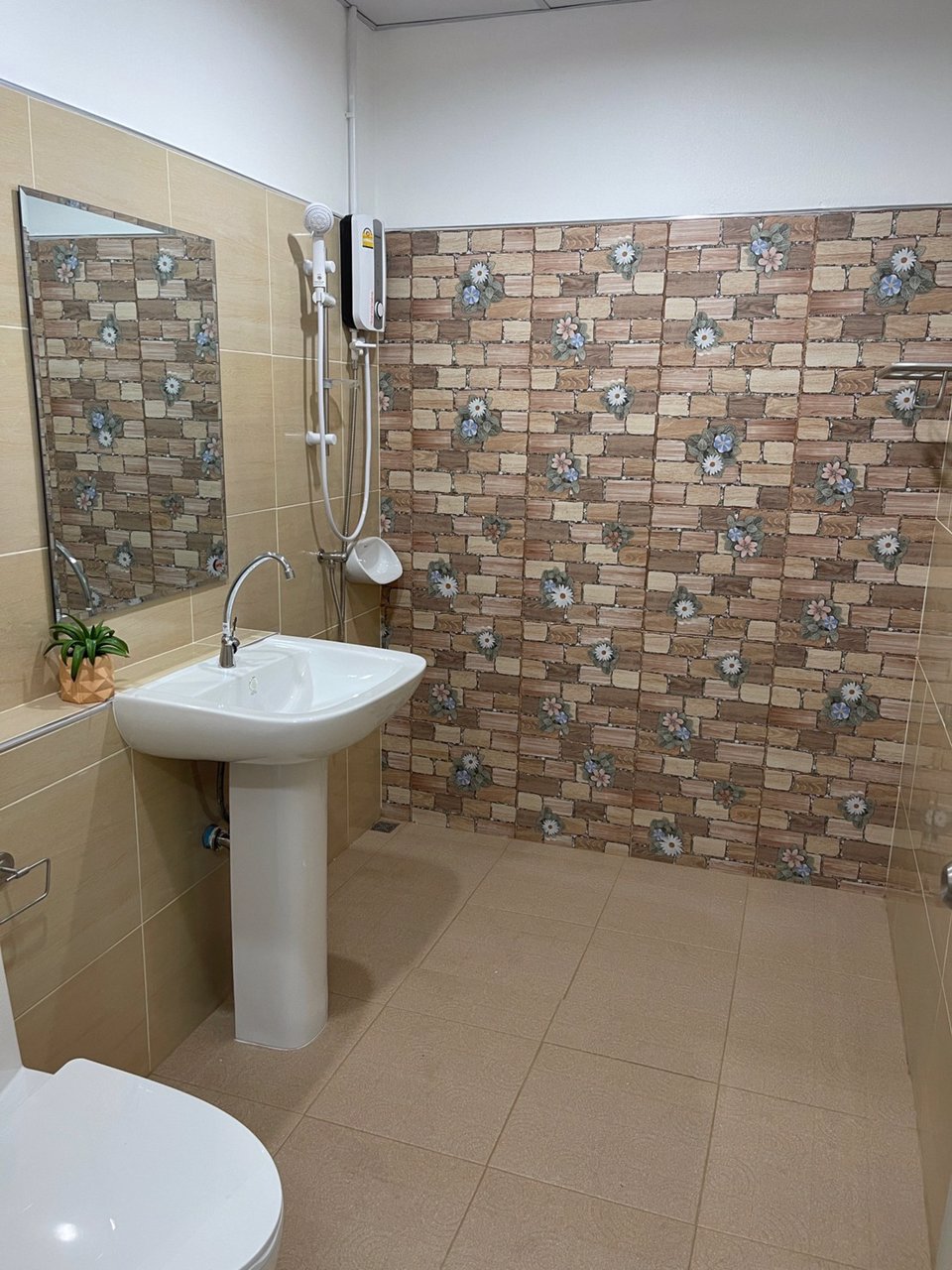 ให้เช่าถูกมาก-คอนโด-ศูนย์สวรรค์เอเดน-ทำเลทองในเมืองเชียงใหม่