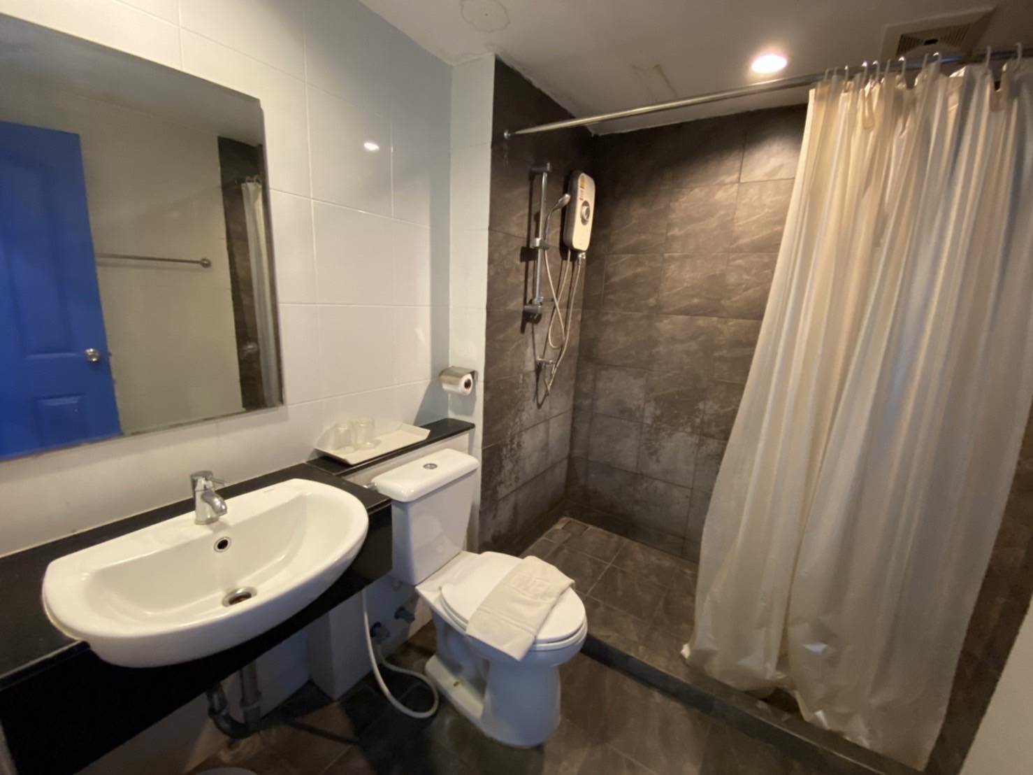 คอนโดมิเนียมหรู8ชั้น-วิวทะเลและภูเขา-ย่านพัทยา-บางเสร่-จชลบุรี