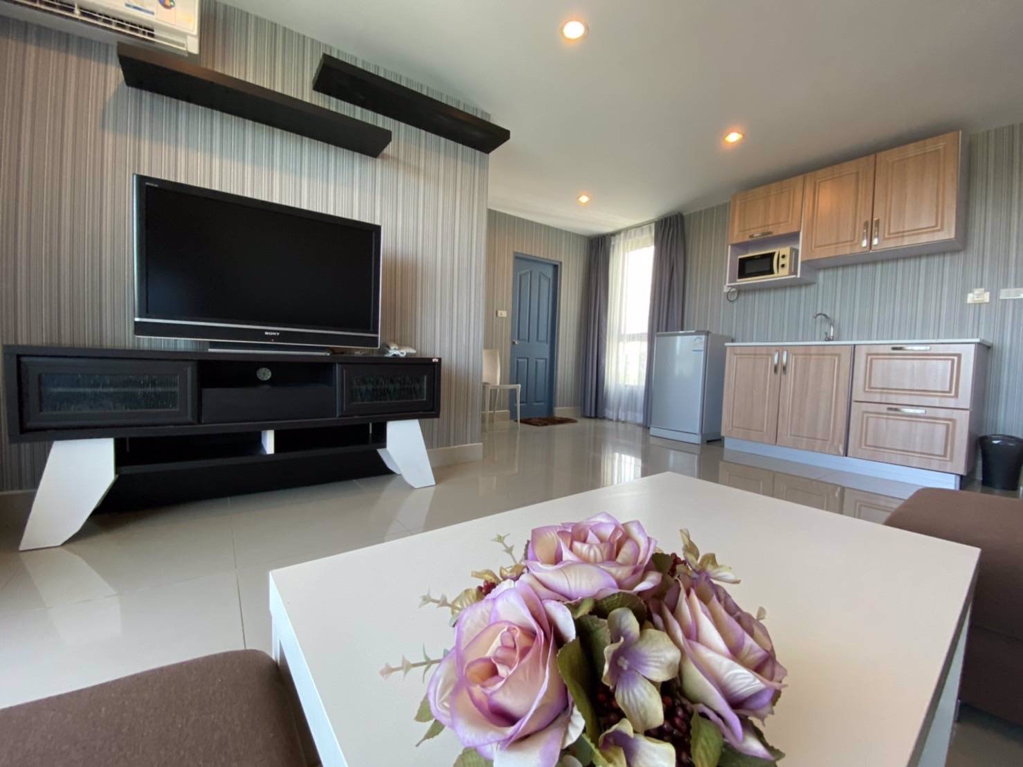 คอนโดมิเนียมหรู8ชั้น-วิวทะเลและภูเขา-ย่านพัทยา-บางเสร่-จชลบุรี