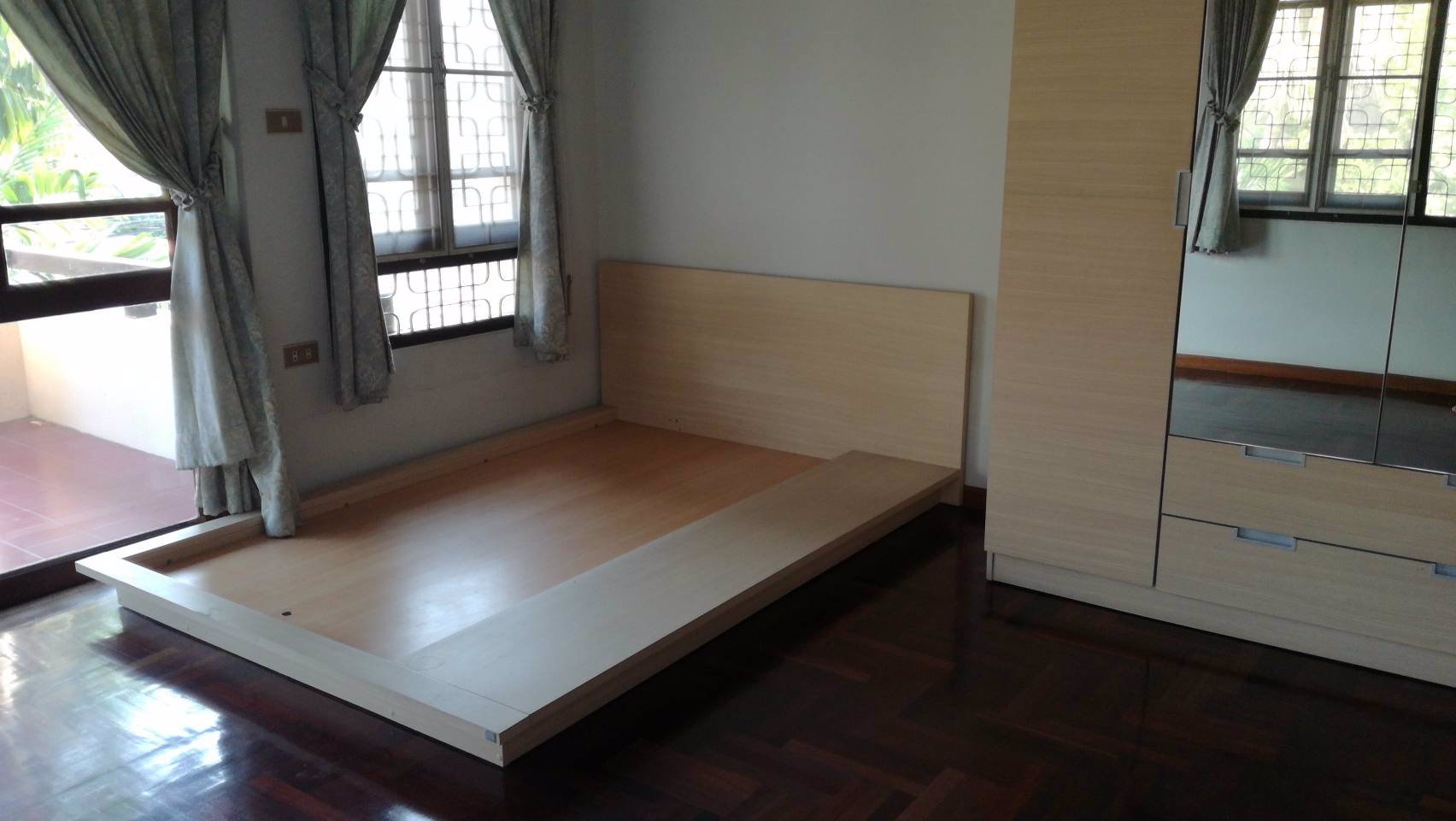 ให้เช่า-บ้าน2ชั้น-หมู่บ้านศรีราชาปาร์ค-ใกล้รรเซนปอล-ในเมืองศรีราชา-จชลบุรี-6000บ-เดือน