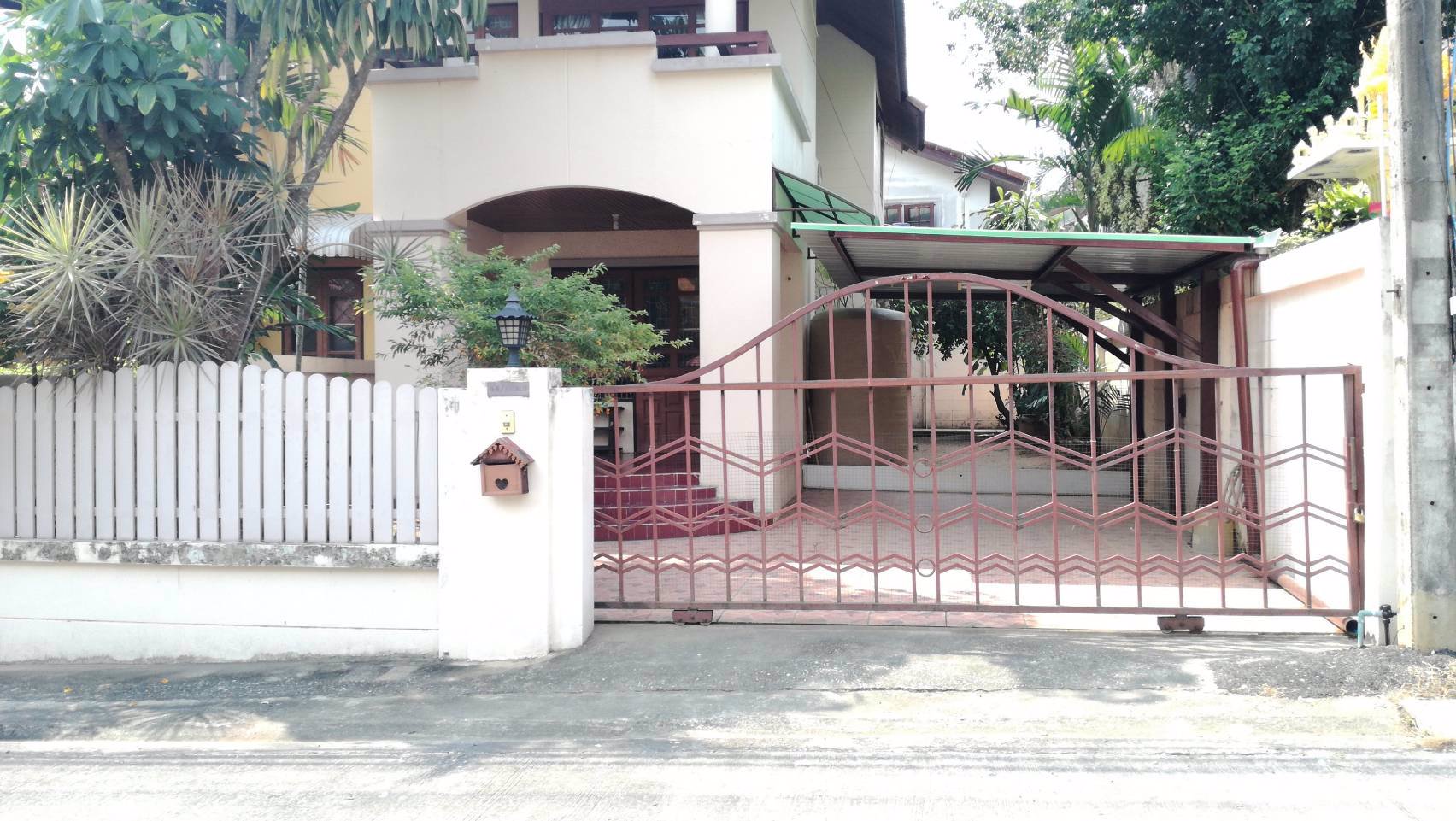 ให้เช่า-บ้าน2ชั้น-หมู่บ้านศรีราชาปาร์ค-ใกล้รรเซนปอล-ในเมืองศรีราชา-จชลบุรี-6000บ-เดือน