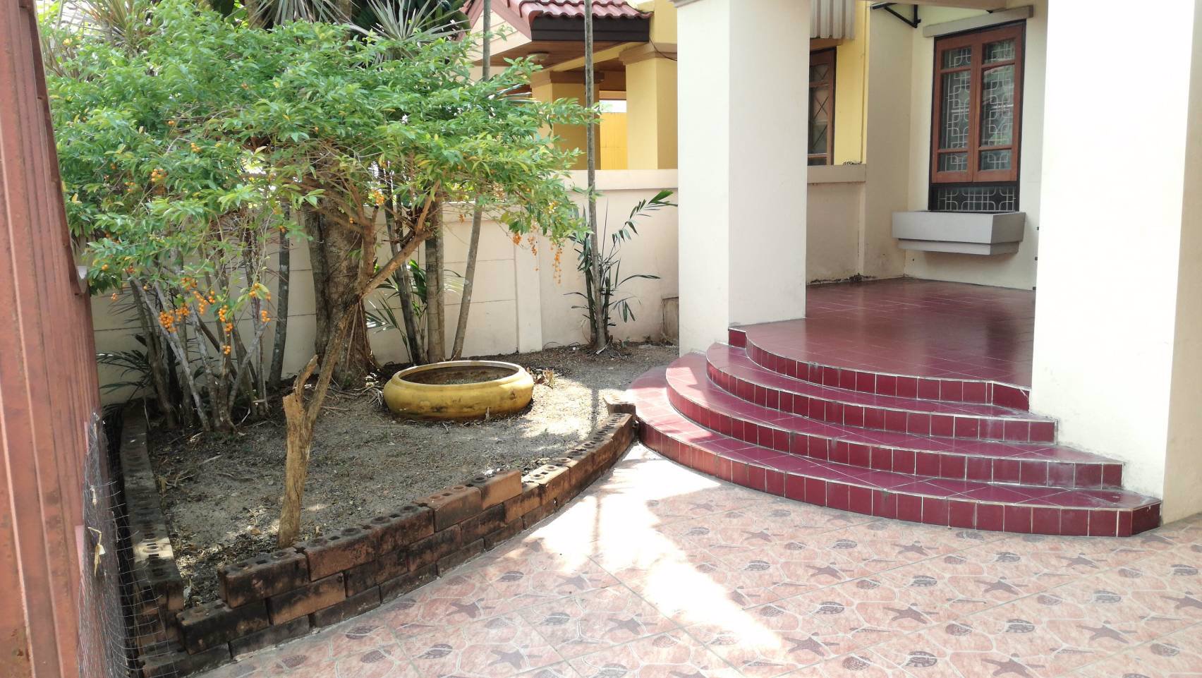 ให้เช่า-บ้าน2ชั้น-หมู่บ้านศรีราชาปาร์ค-ใกล้รรเซนปอล-ในเมืองศรีราชา-จชลบุรี-6000บ-เดือน