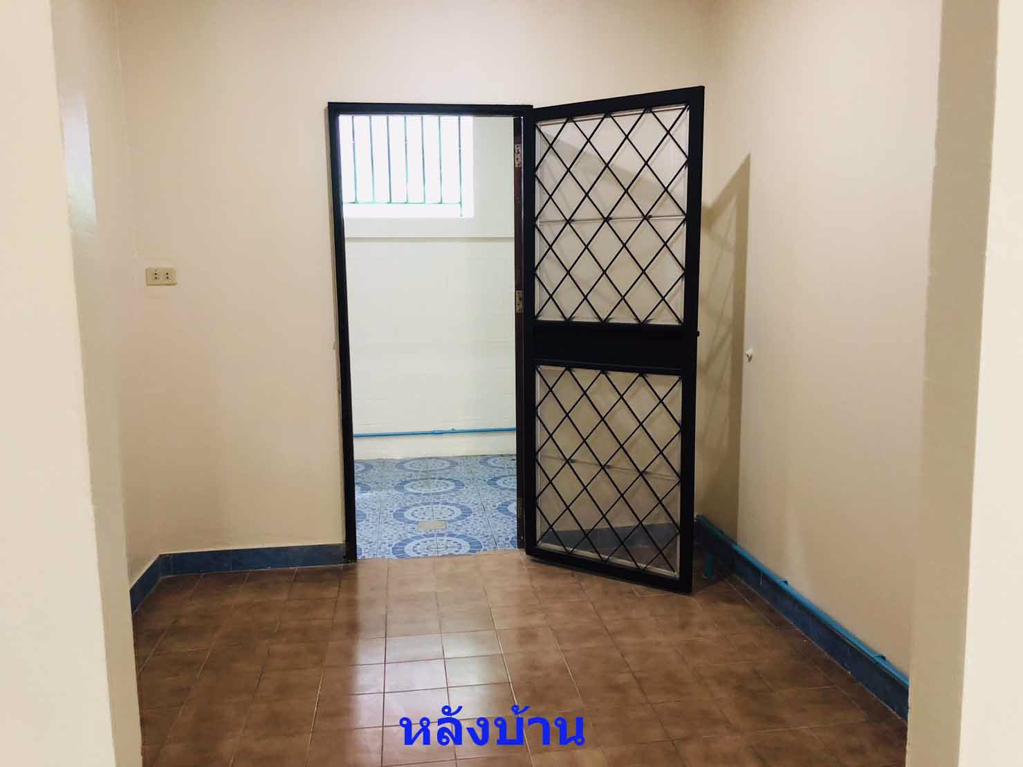 ให้เช่าทาวเฮ้าส์2ชั้นหมู่บ้านศรีราชาปาร์ค-เก้ากิโลซอย16หลังตลาดวรกิจ-ในเมืองศรีราชา-จชลบุรี-5500บ