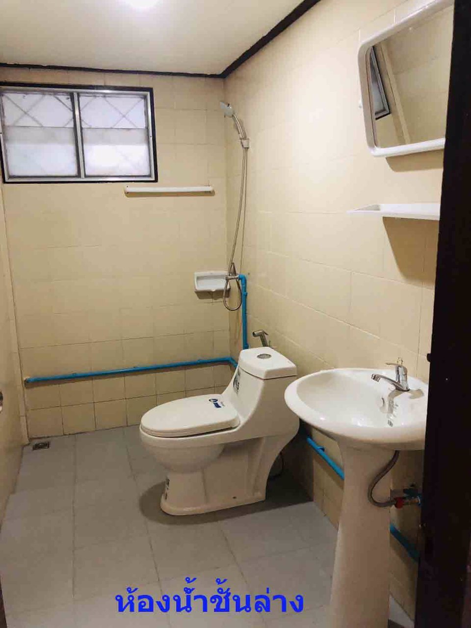 ให้เช่าทาวเฮ้าส์2ชั้นหมู่บ้านศรีราชาปาร์ค-เก้ากิโลซอย16หลังตลาดวรกิจ-ในเมืองศรีราชา-จชลบุรี-5500บ