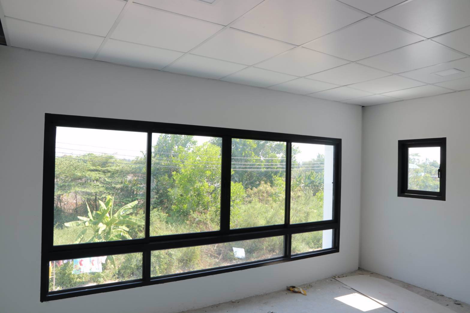 ให้เช่าโกดัง-พร้อมออฟฟิตชั้นล่าง-ห้องพักชั้นลอย-มีรั้วล้อมรอบส่วนตัว-ในซอยวัดลาดปลาดุก