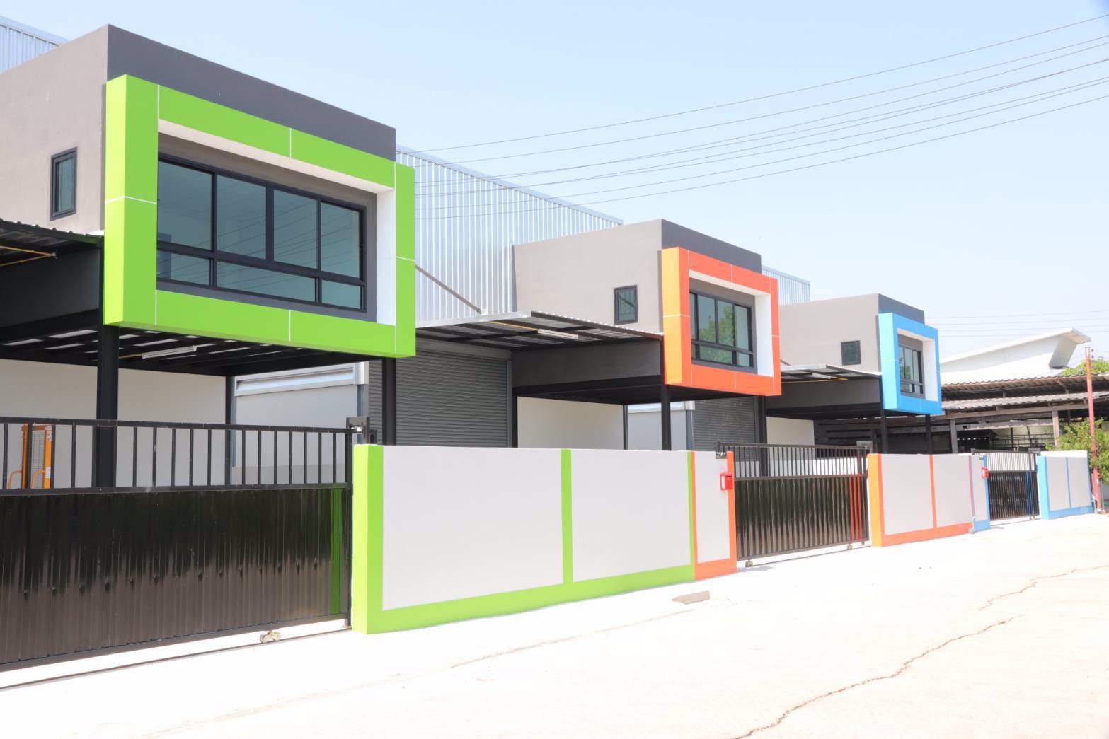 ให้เช่าโกดัง-พร้อมออฟฟิตชั้นล่าง-ห้องพักชั้นลอย-มีรั้วล้อมรอบส่วนตัว-ในซอยวัดลาดปลาดุก