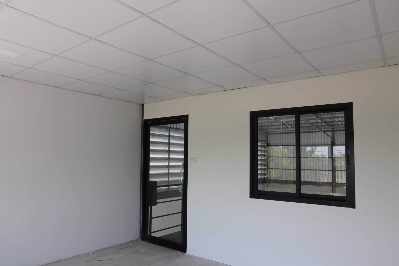 ให้เช่าโกดัง-พร้อมออฟฟิตชั้นล่าง-ห้องพักชั้นลอย-มีรั้วล้อมรอบส่วนตัว-ในซอยวัดลาดปลาดุก