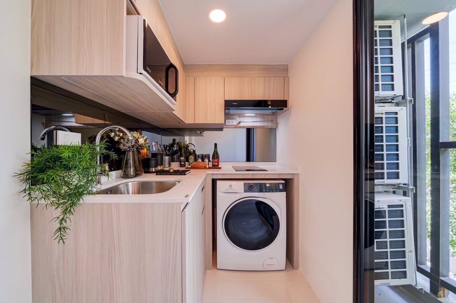 ขายดาวน์คอนโด-2-ชั้น-วิวดี-มุมสวย-ติดbts-สายลวด-0-เมตร-เจ้าของขายดาวน์เอง