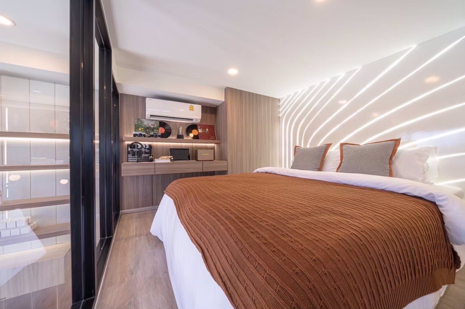 ขายดาวน์คอนโด-2-ชั้น-วิวดี-มุมสวย-ติดbts-สายลวด-0-เมตร-เจ้าของขายดาวน์เอง