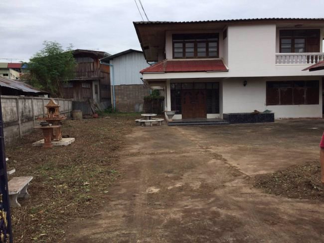 ขายด่วน-บ้านเดี่ยว-2-ชั้น-ครึ่งตึกครึ่งไม้-155-ตรว-ใจกลางเมือง-ใกล้ตลาด-โรงเรียน-โรงพยาบาล