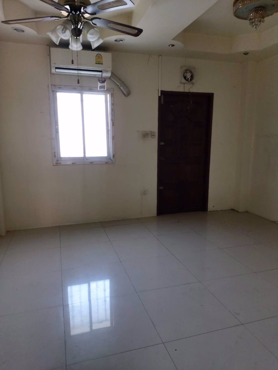 ขายอาคารพาณิชย์-ติดถนนสุรนารายณ์-เยื้องเทคโนราชมงคลนครราชสีมา